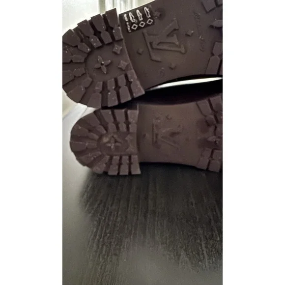 Authentic Louis Vuitton Tall Rain Boots Burgundy Color Size 39 - X listing - Picture 12 of 12